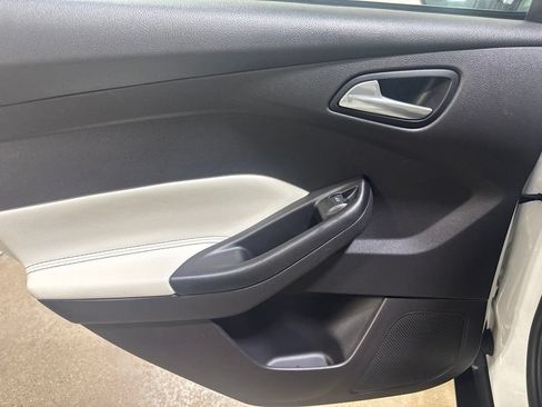 Used 2014 Ford Focus SE w/ Equipment Group 201A FWD image 19