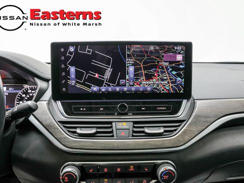 Used 2024 Nissan Altima 2.5 SV w/ SV Premium Package AWD/4WD image 12
