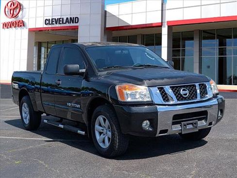 Used 2010 Nissan Titan SE w/ SE Value Truck Pkg RWD image 2