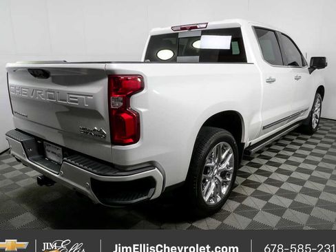 Used 2023 Chevrolet Silverado 1500 High Country w/ High Country Premium Package AWD/4WD image 3