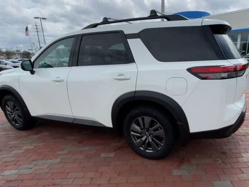 Used 2022 Nissan Pathfinder SV image 7