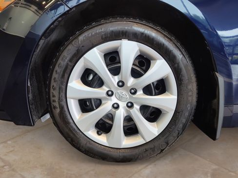 Used 2025 Toyota Corolla LE image 28