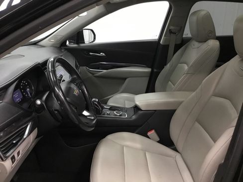 Used 2019 Cadillac XT4 Luxury w/ Cold Weather Package AWD/4WD image 8