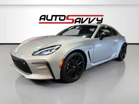 Used 2022 Toyota GR86 Premium w/ ALL Weather Mat Package (TMS) RWD image 3
