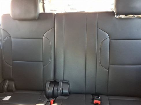 Used 2018 Chevrolet Suburban LT image 17