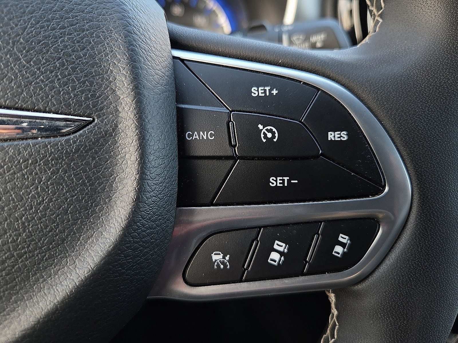 Used 2025 Chrysler Pacifica Select FWD image 21