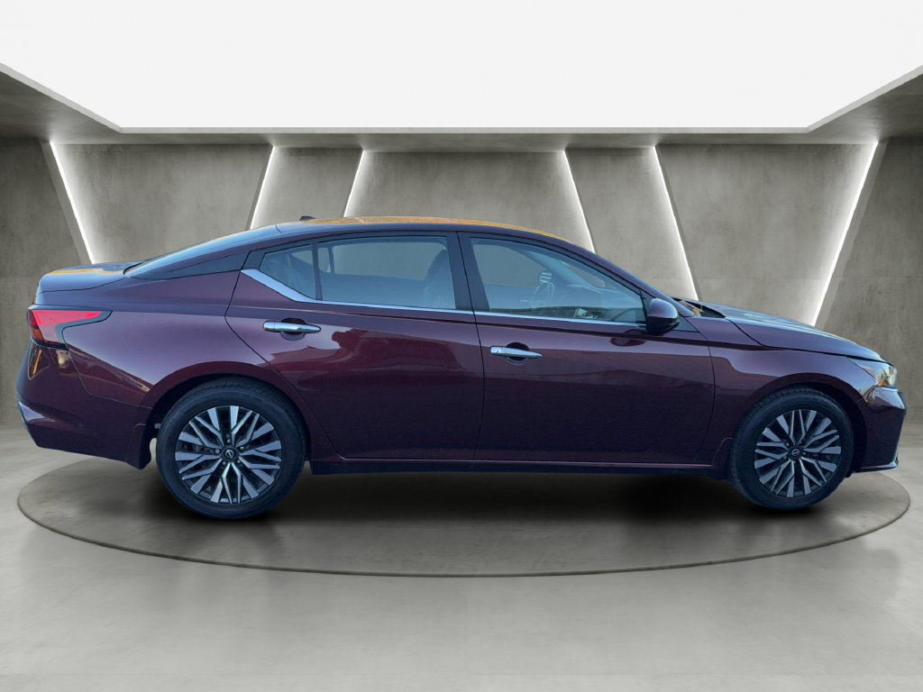 Used 2024 Nissan Altima 2.5 SV w/ SV Premium Package FWD image 8