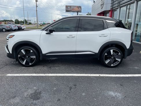 Certified 2025 Nissan Kicks SR image 18