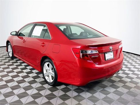 Used 2014 Toyota Camry SE image 6