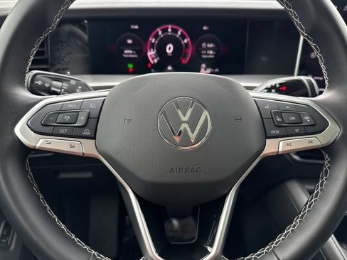 Used 2025 Volkswagen Tiguan SE AWD/4WD image 22