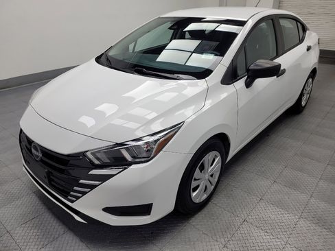 Used 2024 Nissan Versa S FWD image 2