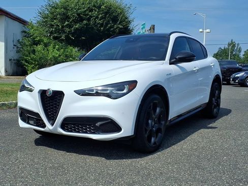Used 2024 Alfa Romeo Stelvio Veloce AWD/4WD image 3