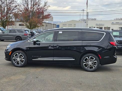 New 2026 Chrysler Pacifica Pinnacle image 2