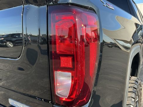 Used 2024 GMC Sierra 1500 Elevation w/ LPO, Elevation Black Package image 16