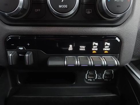 Used 2022 RAM 1500 Big Horn AWD/4WD image 28