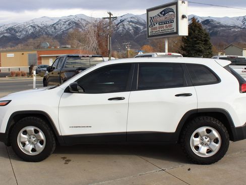 Used 2017 Jeep Cherokee Sport w/ Cold Weather Group image 34