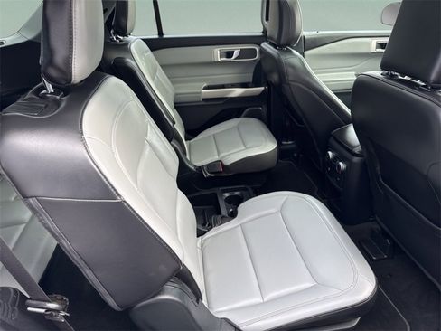 Used 2021 Ford Explorer XLT w/ Equipment Group 202A image 27