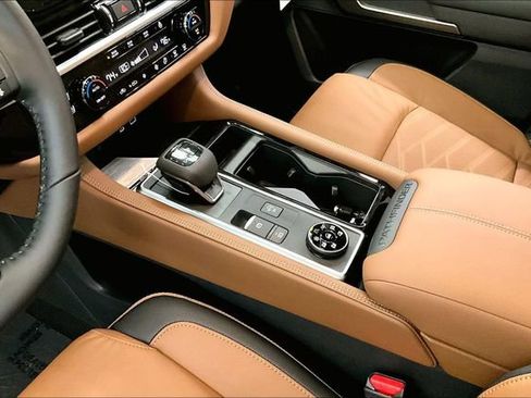 New 2025 Nissan Pathfinder Platinum w/ Lighting Package (N93) image 9