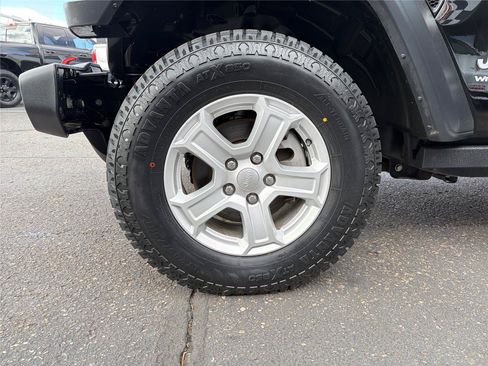 Used 2018 Jeep Wrangler Unlimited Sport S AWD/4WD image 24
