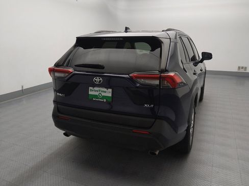 Used 2019 Toyota RAV4 XLE Premium FWD image 7