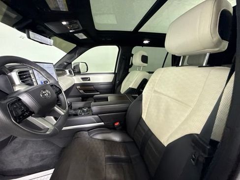 Used 2025 Toyota Sequoia Capstone AWD/4WD image 18