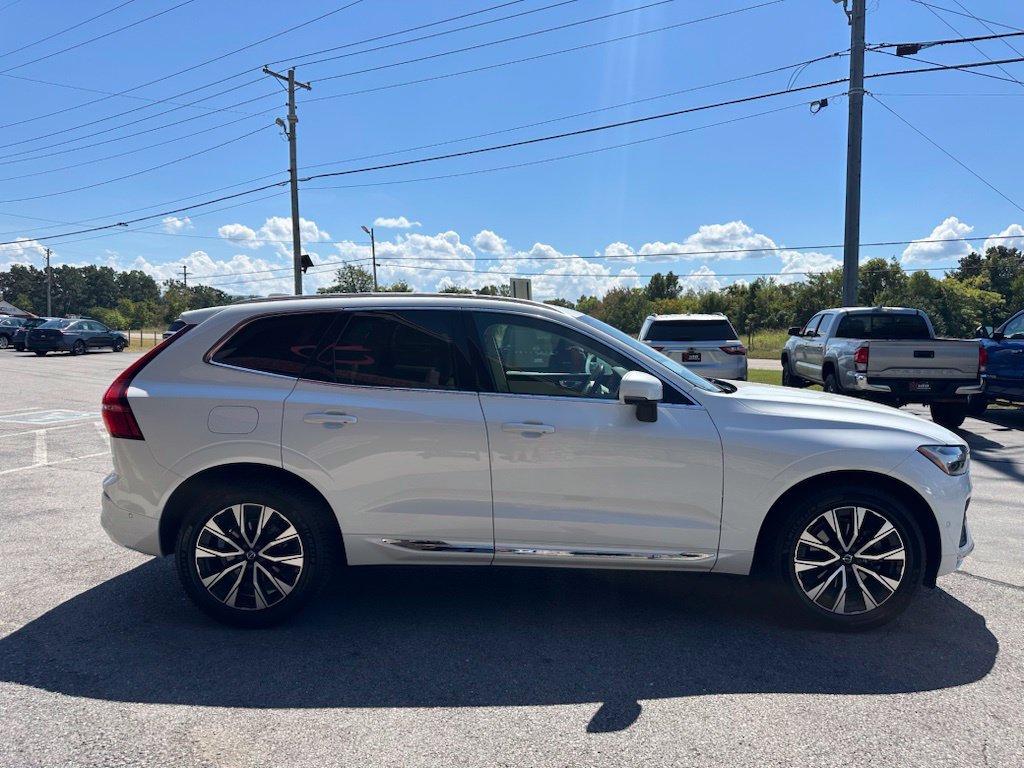 Used 2023 Volvo XC60 B5 Plus AWD/4WD image 11