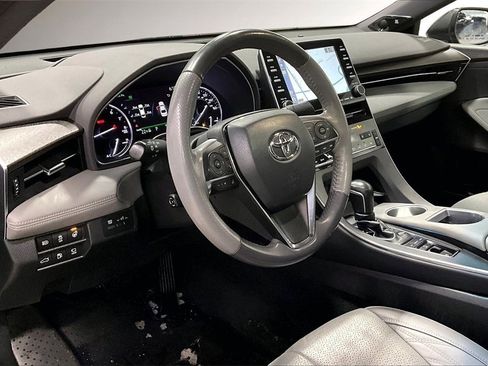 Used 2020 Toyota Avalon Limited image 17