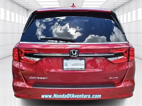 Certified 2024 Honda Odyssey Elite image 3