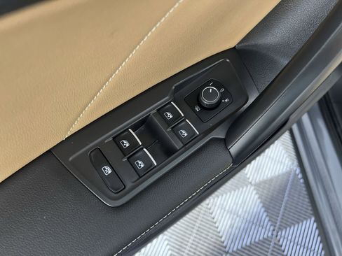 Used 2022 Volkswagen Tiguan SE image 15