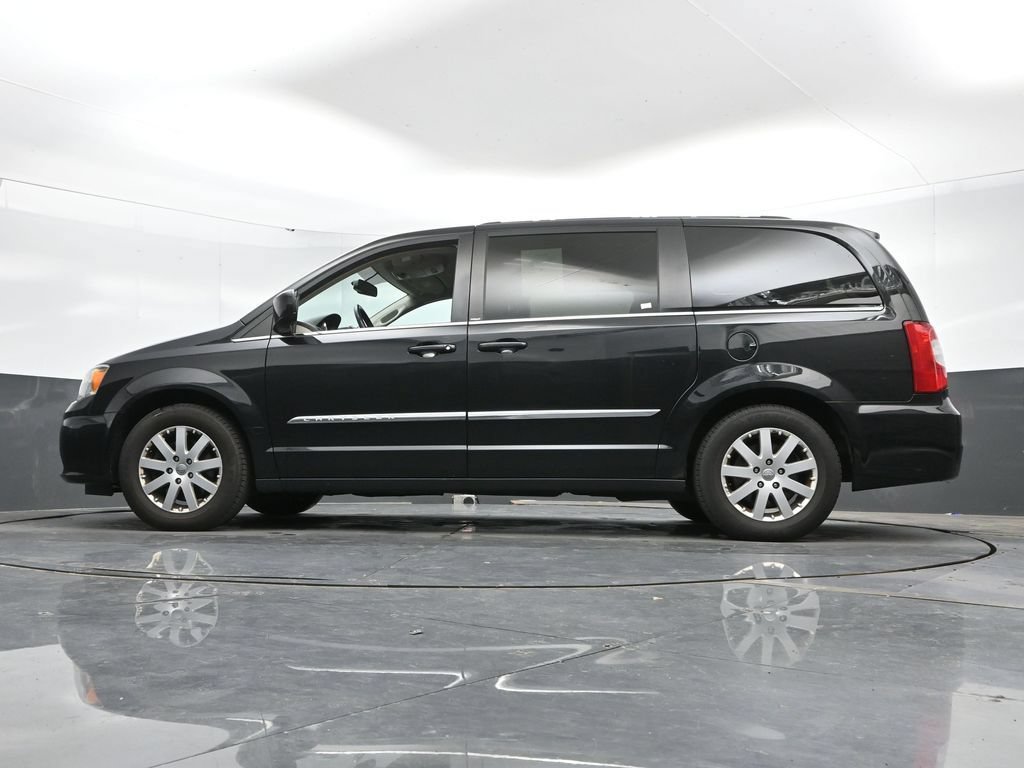 Used 2014 Chrysler Town & Country Touring FWD image 45