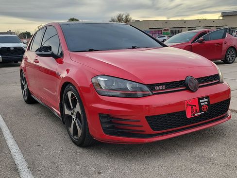Used 2017 Volkswagen GTI SE image 4
