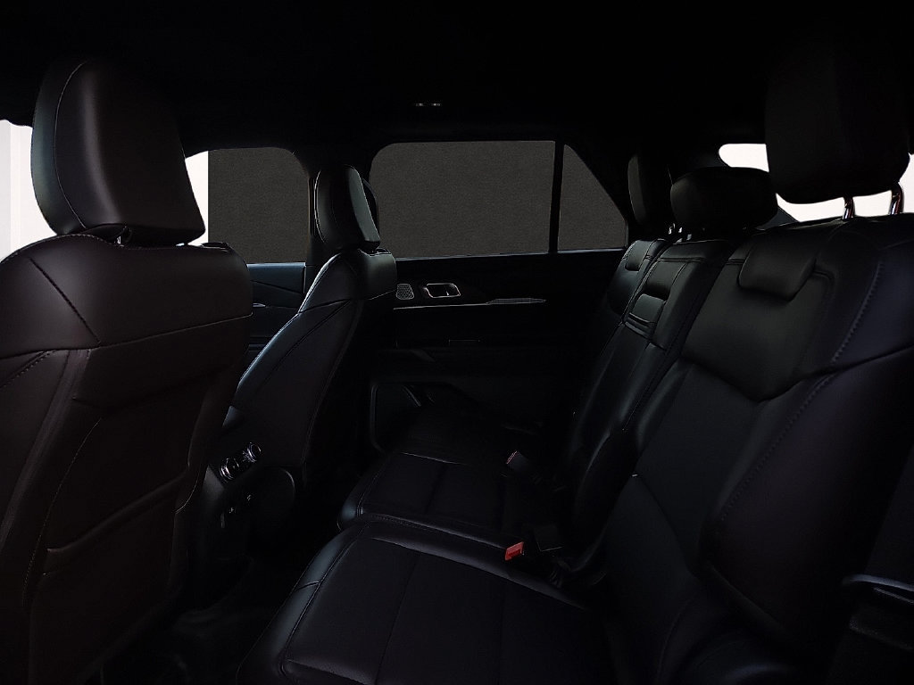Used 2025 Ford Explorer Platinum AWD/4WD image 10