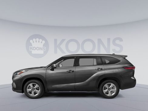 Used 2022 Toyota Highlander L AWD/4WD image 4