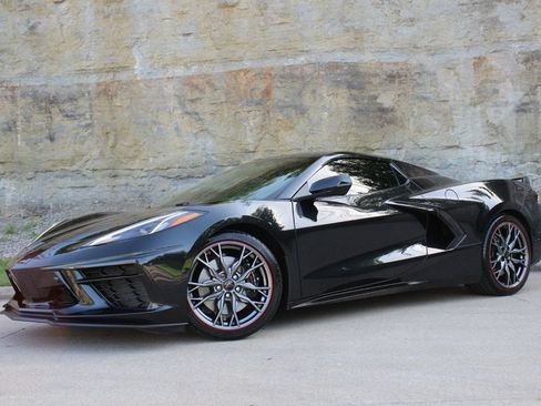 Used 2024 Chevrolet Corvette Stingray Premium Conv w/ Z51 Performance Package RWD image 2