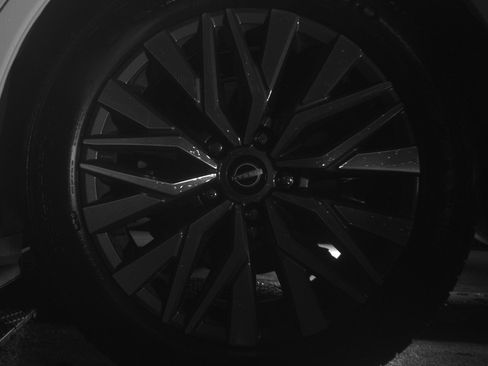 Used 2025 Nissan Altima 2.5 SV image 14