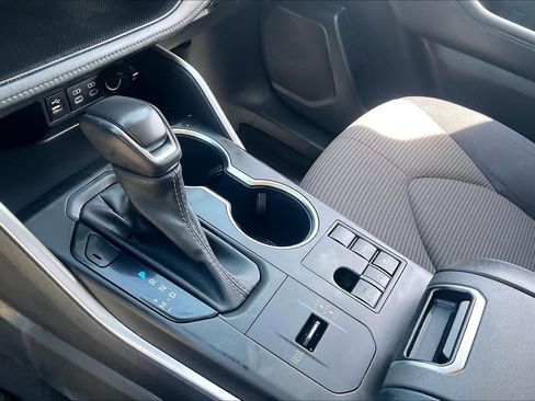 Used 2023 Toyota Highlander LE image 16