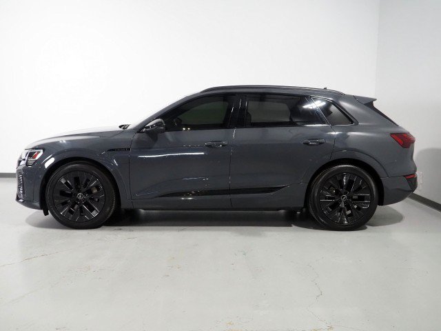 Used 2024 Audi Q8 e-tron Prestige AWD/4WD image 9