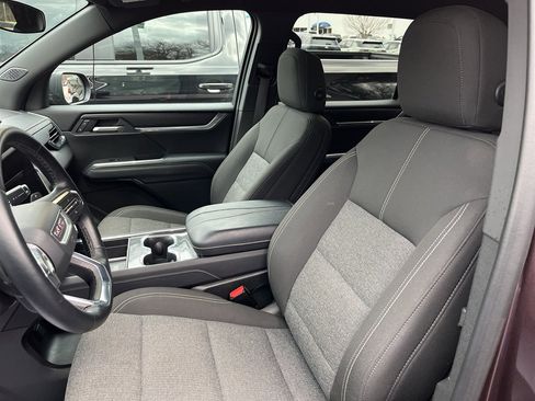 Used 2025 GMC Acadia Elevation image 13