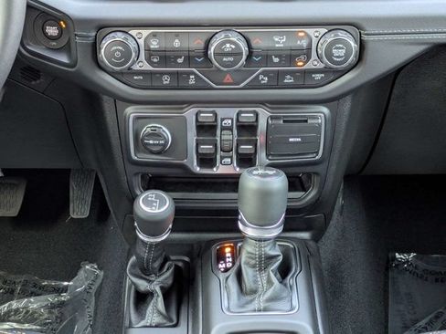 New 2026 Jeep Wrangler Unlimited Sahara AWD/4WD image 19