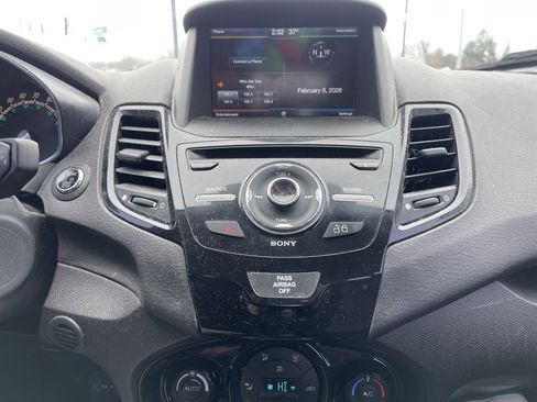 Used 2014 Ford Fiesta Titanium image 9