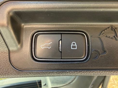 Used 2023 Ford Explorer XLT image 18