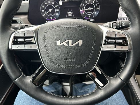 Certified 2025 Kia Telluride SX w/ SX Captain's Chair Package AWD/4WD image 24