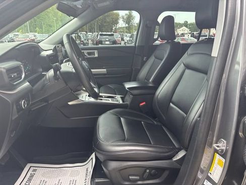 Used 2024 Ford Explorer XLT w/ Equipment Group 202A RWD image 7