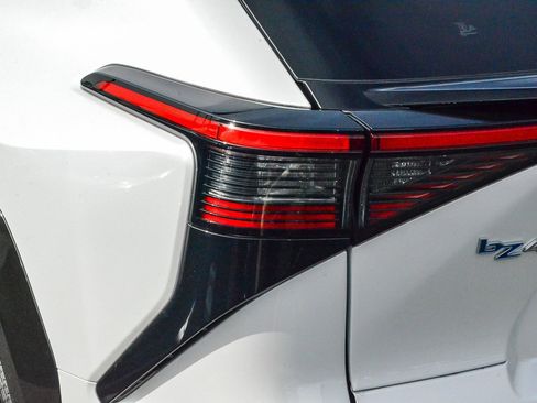 Certified 2025 Toyota bZ4X FWD image 7