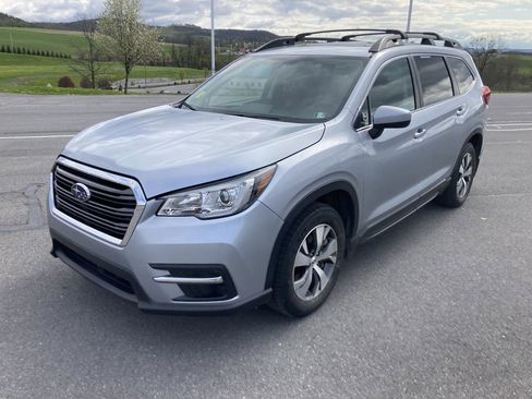 Used 2019 Subaru Ascent Premium image 3