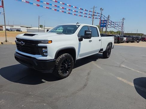 Used 2025 Chevrolet Silverado 2500 Custom w/ Custom Value Package AWD/4WD image 3