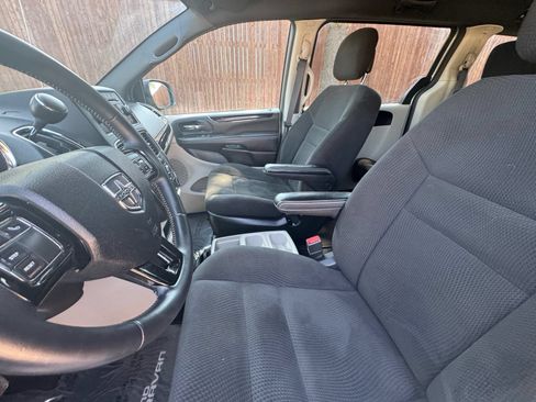 Used 2016 Dodge Grand Caravan SE FWD image 24