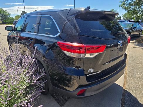 Used 2019 Toyota Highlander XLE AWD/4WD image 12