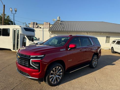 Used 2025 Chevrolet Tahoe High Country image 3
