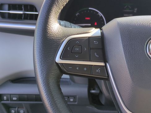 Used 2024 Toyota Sienna XLE image 18